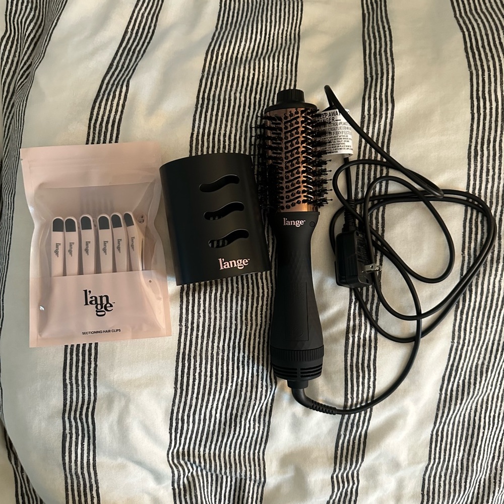 L’Ange Le Volume 60mm hair drier brush and section clips